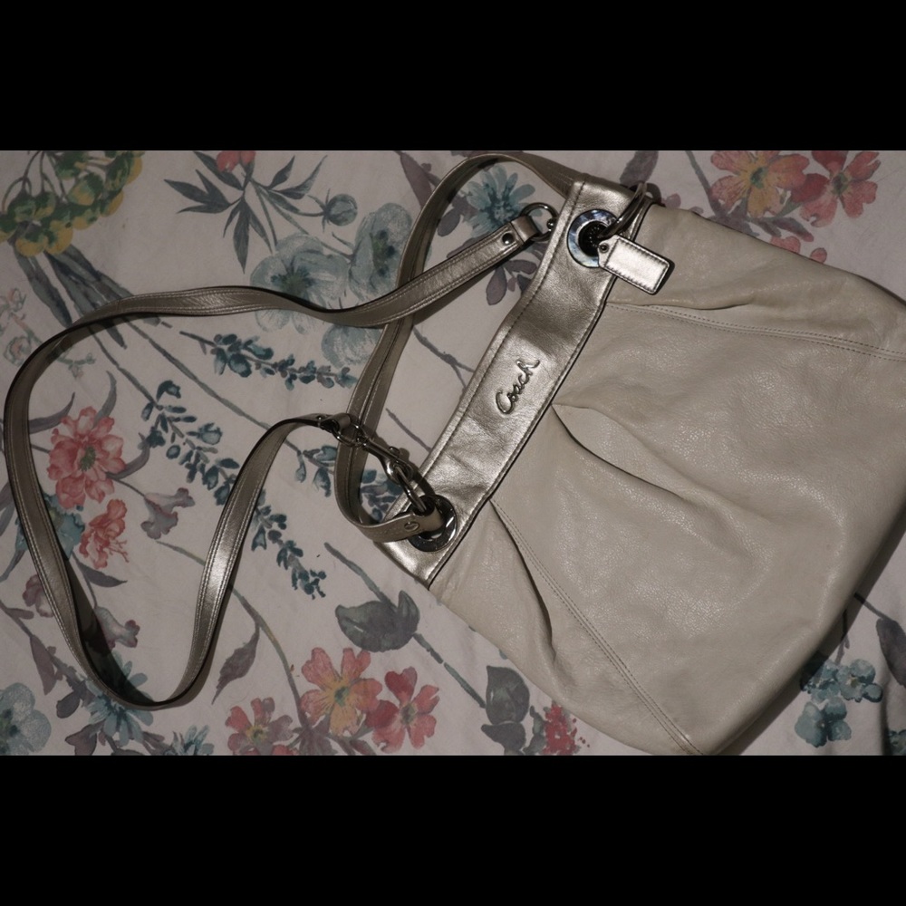 👛 white COACH crossbody 👛